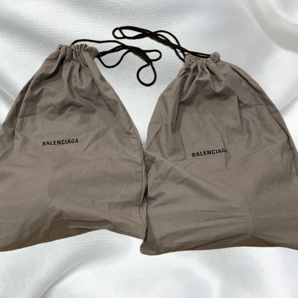 Gently Worn Balenciaga Pool Slide Rubber Logo Slip On Beige/ Black C 37 / US 6.5 - Picture 10 of 11